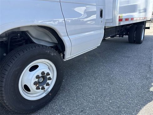New 2024 Ford E-450 and Econoline 450 Super Duty w/ Power Windows & Locks Group image 23