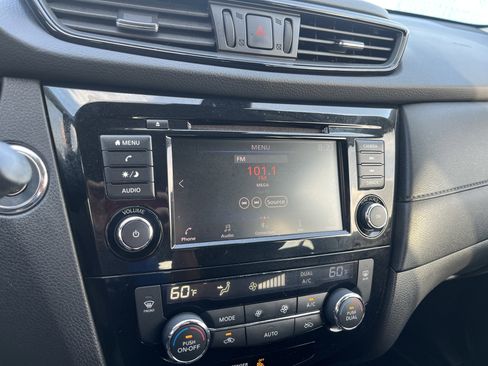 Used 2020 Nissan Rogue SV FWD image 24