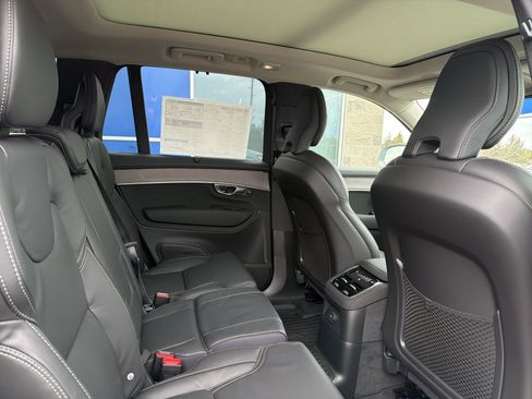 New 2026 Volvo XC90 T8 Ultra w/ Protection Package image 17