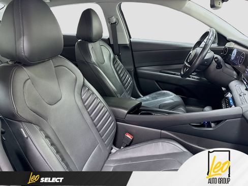 Used 2022 Hyundai Elantra Limited FWD image 32