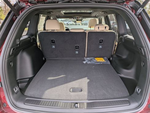 New 2025 Jeep Grand Cherokee Limited image 30