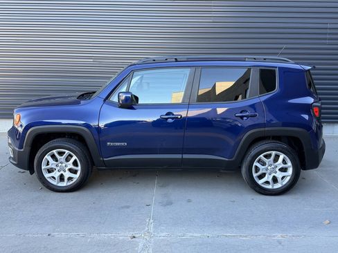 Used 2017 Jeep Renegade Latitude w/ Cold Weather Group AWD/4WD image 9