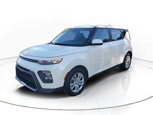 Used 2022 Kia Soul LX image 3