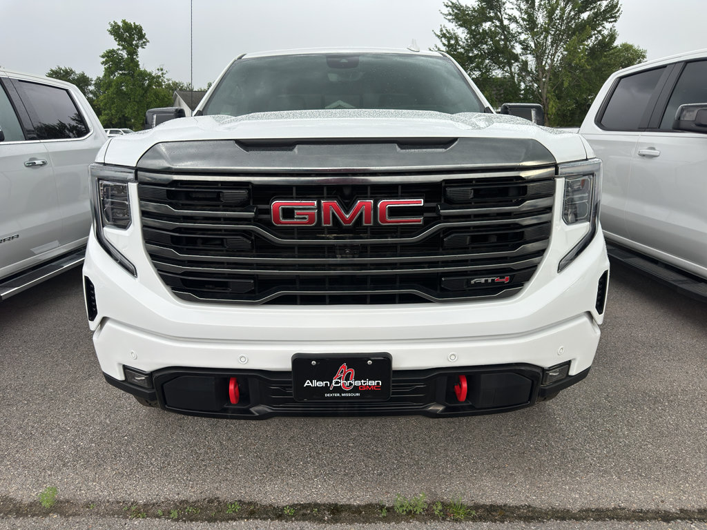 Used 2024 GMC Sierra 1500 AT4 w/ Technology Package AWD/4WD image 4