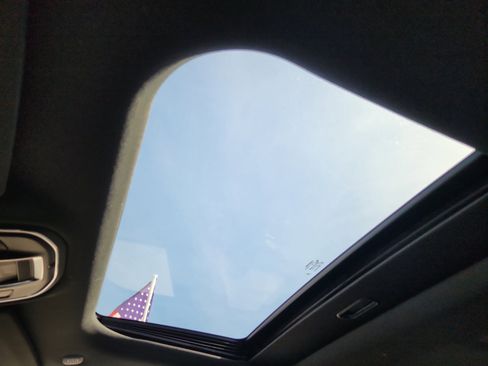 New 2025 Jeep Grand Cherokee Altitude image 33