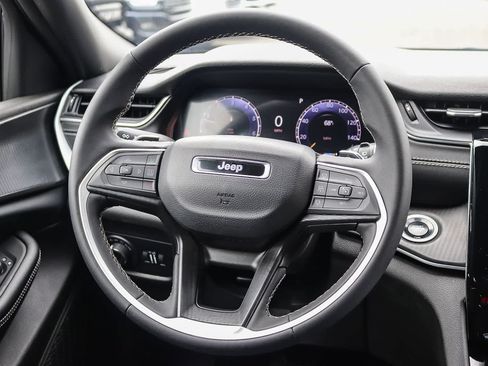 Used 2025 Jeep Grand Cherokee L Laredo RWD image 14