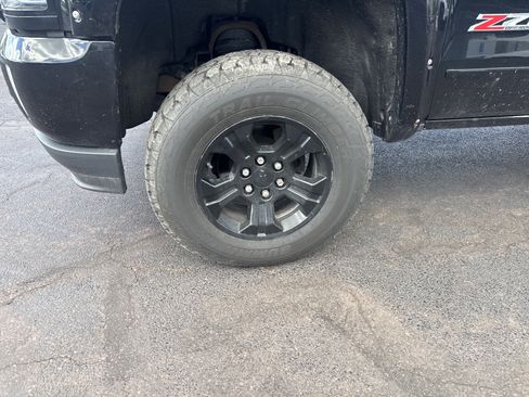 Used 2018 Chevrolet Silverado 1500 LTZ Z71 w/ LTZ Plus Package AWD/4WD image 11