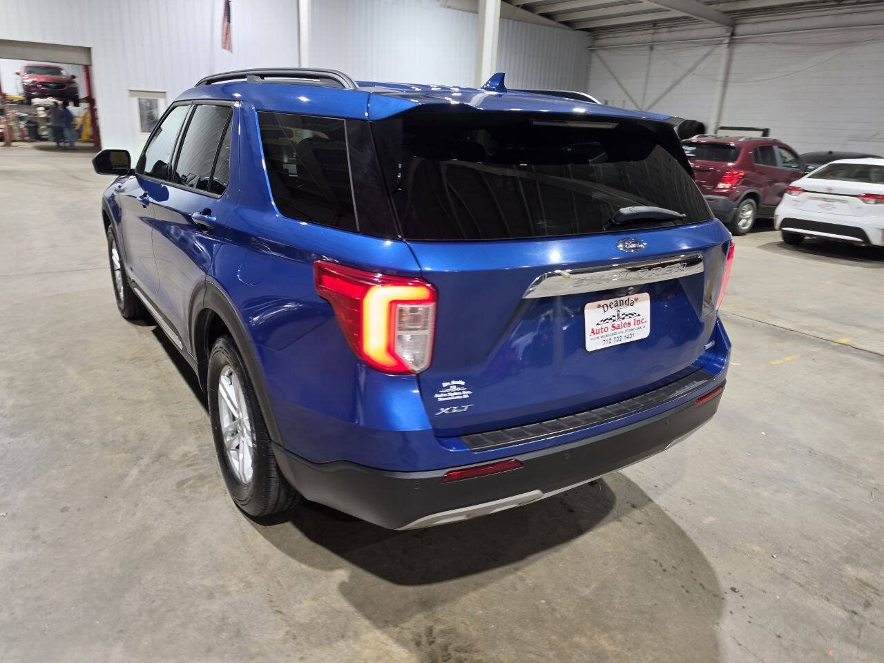 Used 2020 Ford Explorer XLT w/ Equipment Group 202A AWD/4WD image 9