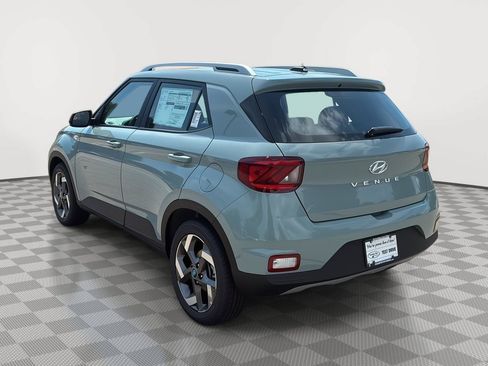 Used 2026 Hyundai Venue SEL FWD image 8