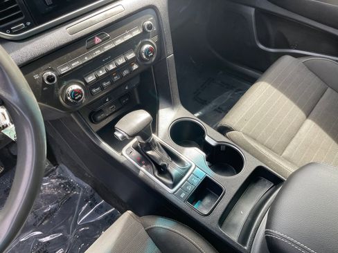 Used 2020 Kia Sportage LX w/ LX Popular Package image 17