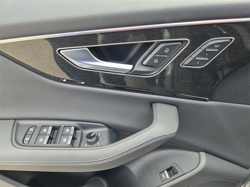 Certified 2024 Audi Q8 Prestige image 18