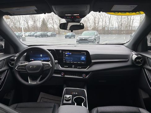 Used 2026 Chevrolet Equinox LT w/ Convenience Package II image 11