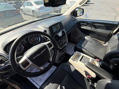 Used 2014 Chrysler Town & Country Touring-L w/ Driver Convenience Group FWD image 29