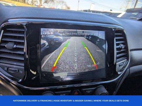 Used 2022 Jeep Grand Cherokee Laredo X image 25