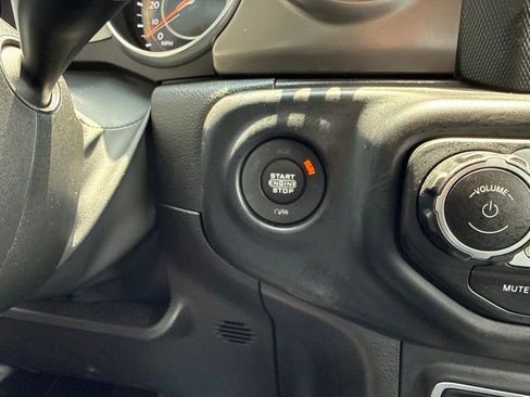 Used 2023 Jeep Gladiator Sport AWD/4WD image 15