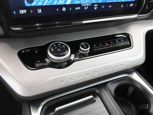 Used 2025 Ford Expedition Active image 27