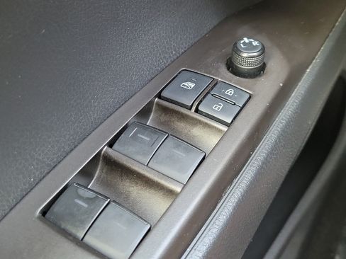 Used 2021 Toyota Camry SE FWD image 25