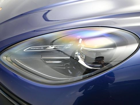 Certified 2024 Porsche Macan AWD/4WD image 32