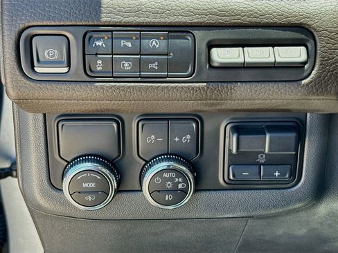 Used 2024 GMC Yukon Denali w/ Denali Reserve Package RWD image 21