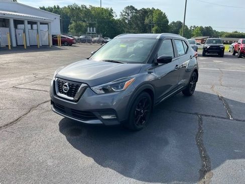 Used 2020 Nissan Kicks SR w/ SR Premium Package FWD image 32