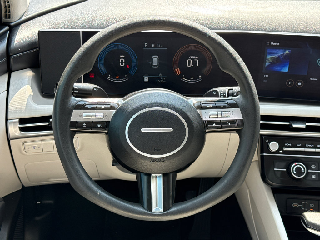 Used 2025 Hyundai Tucson SE FWD image 14