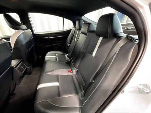 Used 2025 Toyota Camry SE image 15