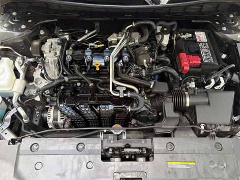 Used 2025 Nissan Altima 2.5 SV FWD image 32