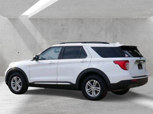 Certified 2020 Ford Explorer XLT w/ Equipment Group 202A AWD/4WD image 4