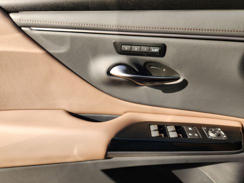 New 2025 Lexus ES 350 w/ Premium Package image 16