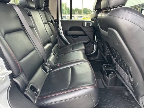 Used 2022 Jeep Gladiator Rubicon w/ Cold Weather Group AWD/4WD image 16