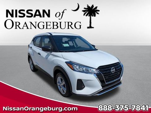 New 2025 Nissan Kicks Play S image 1