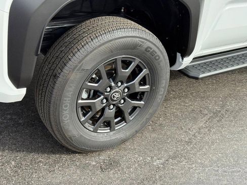 Certified 2025 Toyota 4Runner SR5 image 4