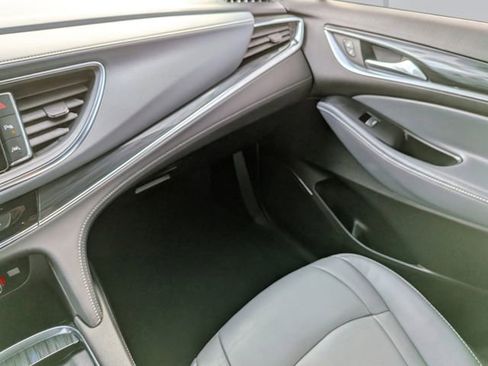 Used 2023 Buick Enclave Essence image 17