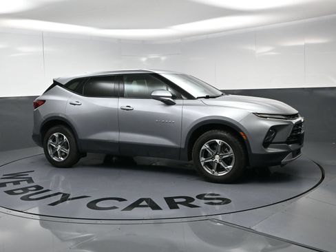 Used 2023 Chevrolet Blazer LT FWD image 2