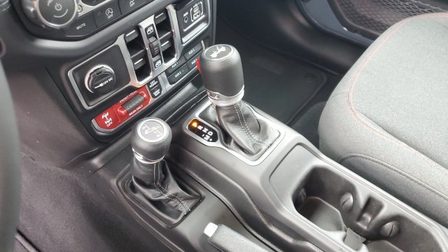 Used 2026 Jeep Wrangler Unlimited Rubicon AWD/4WD image 16