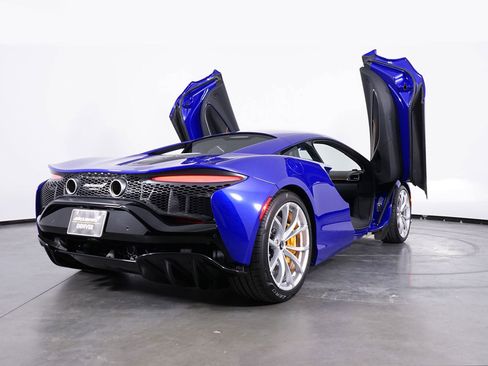 New 2025 McLaren Artura RWD image 23