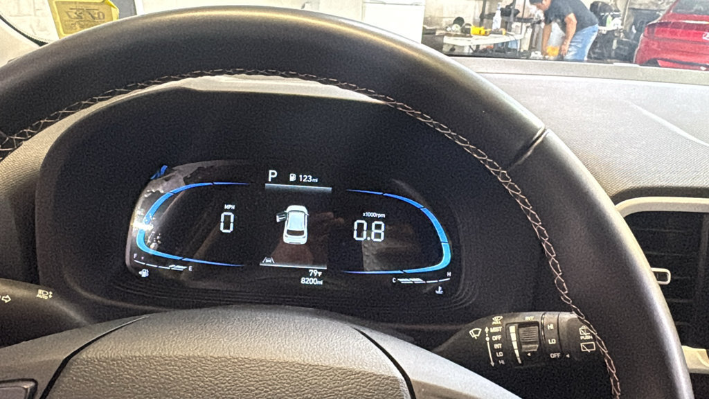 Used 2025 Hyundai Venue Limited FWD image 17