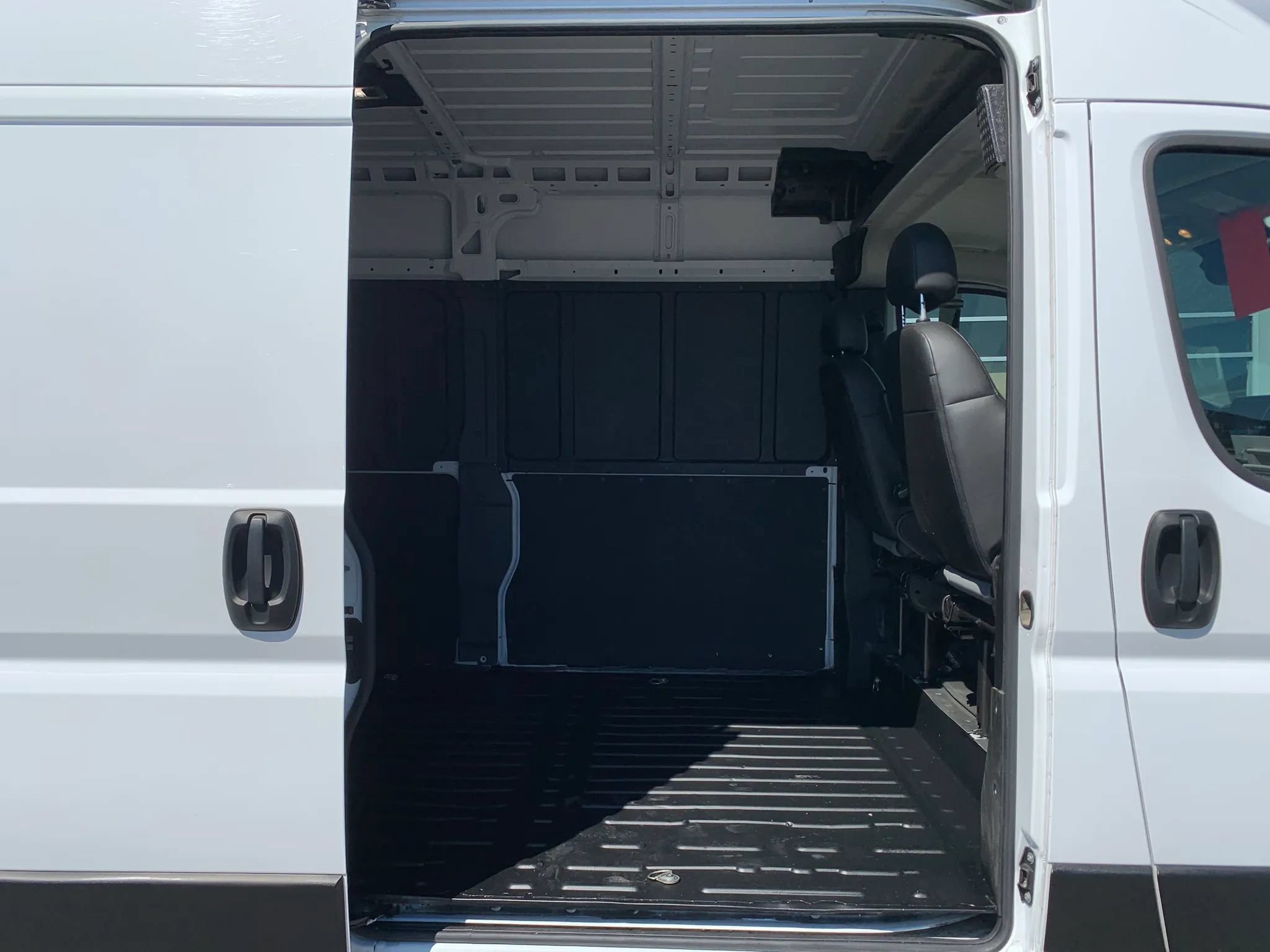 Used 2025 RAM ProMaster 2500 w/ Convenience Group FWD image 23