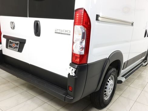 Used 2025 RAM ProMaster 2500 w/ U-Haul Equipment Group FWD image 32