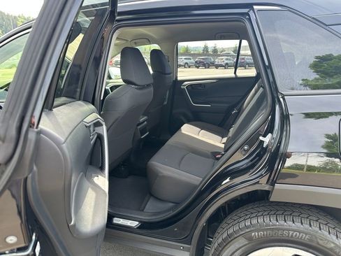 Used 2019 Toyota RAV4 LE w/ Carpet Mat Package AWD/4WD image 14