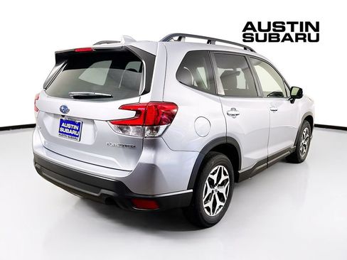 Used 2023 Subaru Forester Premium AWD/4WD image 7