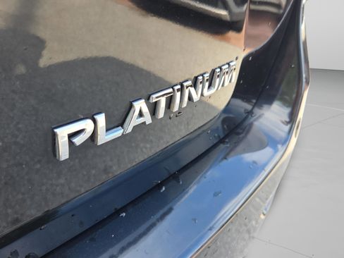 Used 2015 Nissan Pathfinder Platinum FWD image 33