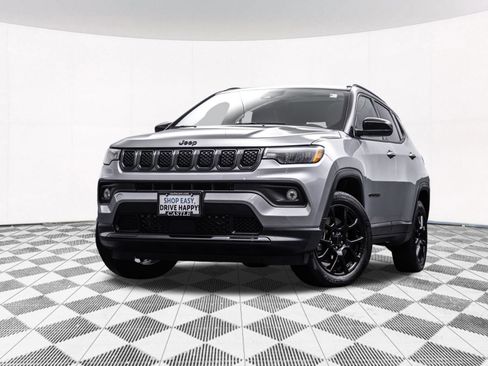 Used 2023 Jeep Compass Latitude w/ Sun and Sound Group AWD/4WD image 2