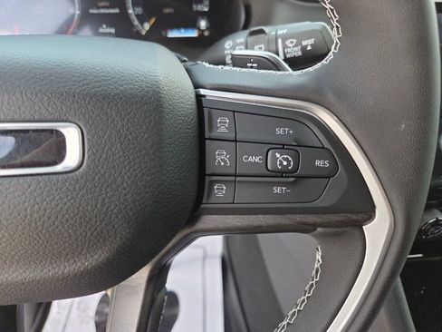 Used 2025 Jeep Grand Cherokee Limited w/ Luxury Tech Group II AWD/4WD image 29