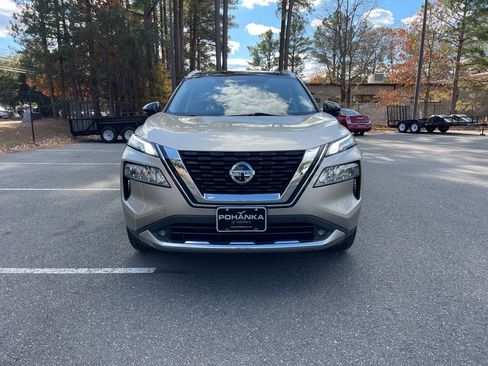 Used 2021 Nissan Rogue Platinum image 3