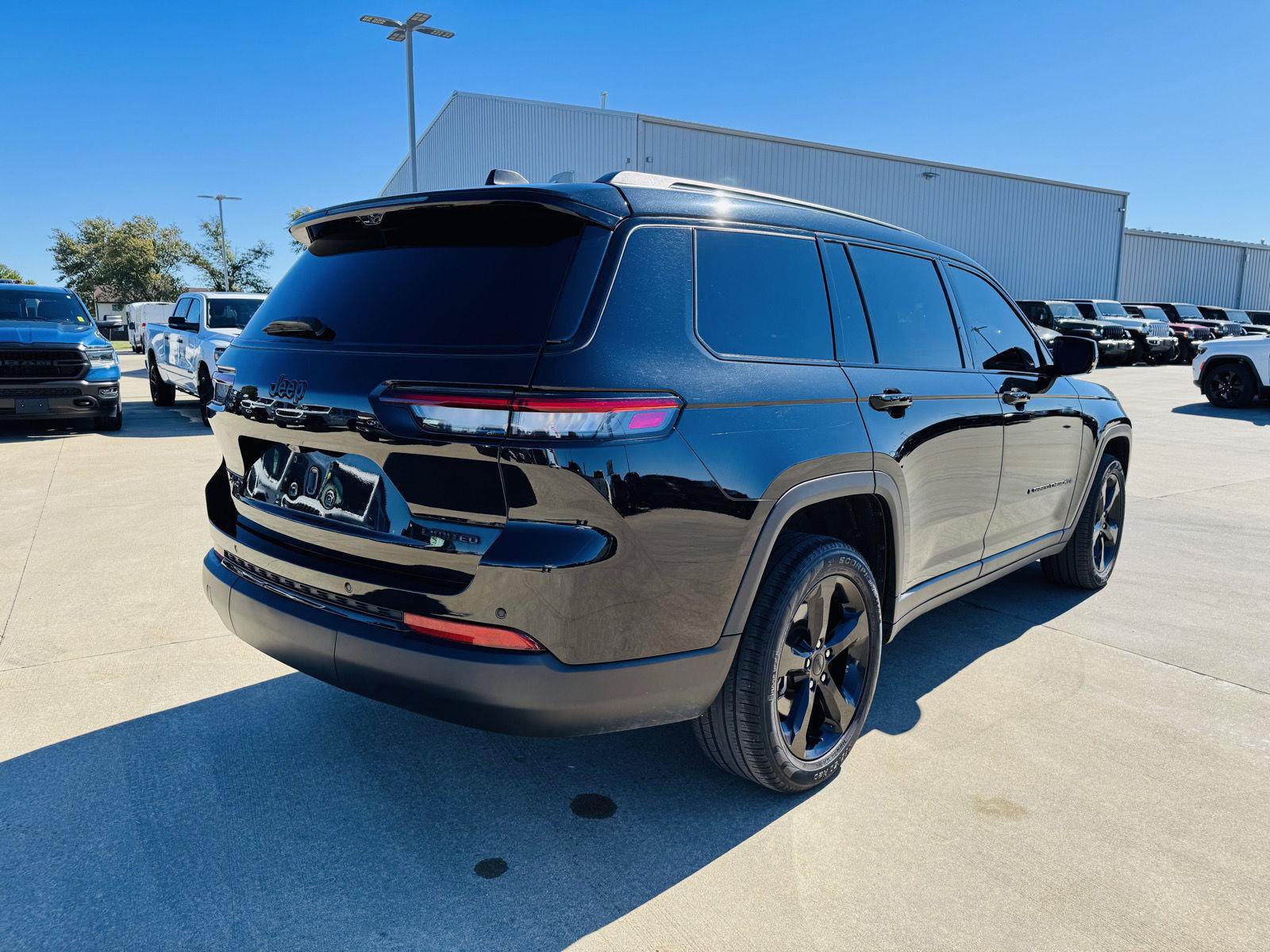 Used 2023 Jeep Grand Cherokee L Limited w/ Luxury Tech Group II AWD/4WD image 46