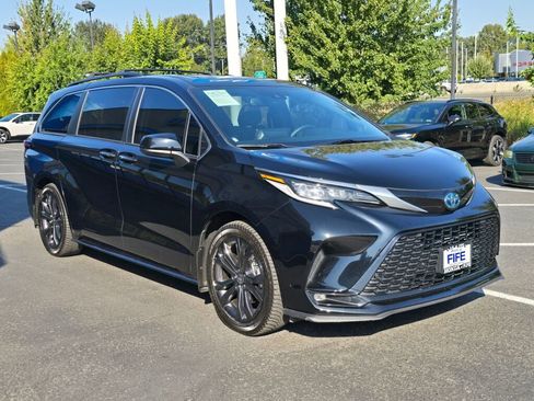 Used 2022 Toyota Sienna XSE image 7