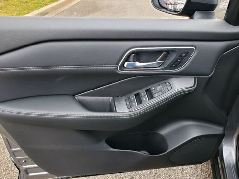 New 2026 Nissan Rogue Platinum w/ Platinum Premium Package AWD/4WD image 14