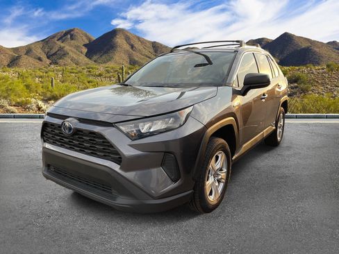 Used 2021 Toyota RAV4 LE AWD/4WD image 2