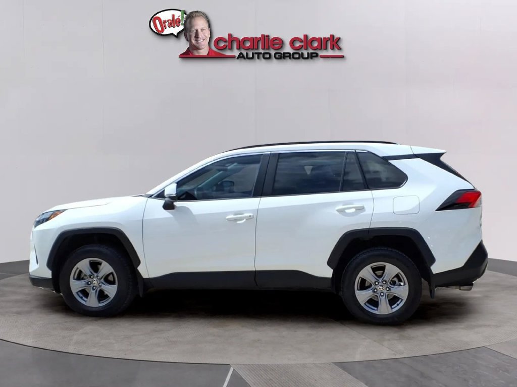 Used 2022 Toyota RAV4 XLE w/ Convenience Package FWD image 2